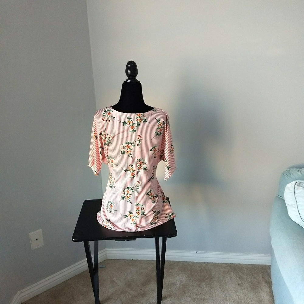Kayla's Armoire printed blouse - Picture 6 of 7
